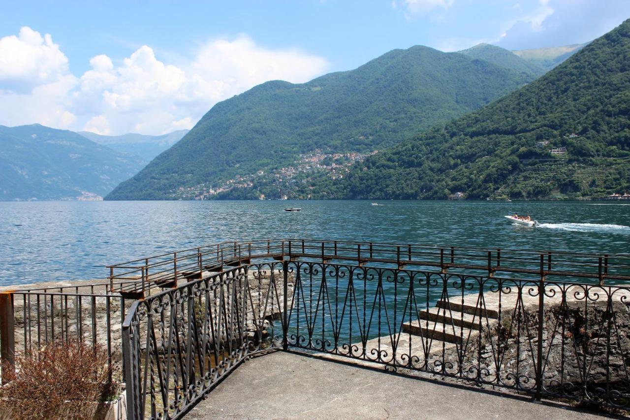 House On The Lake Shore Of Лальйо Екстер'єр фото